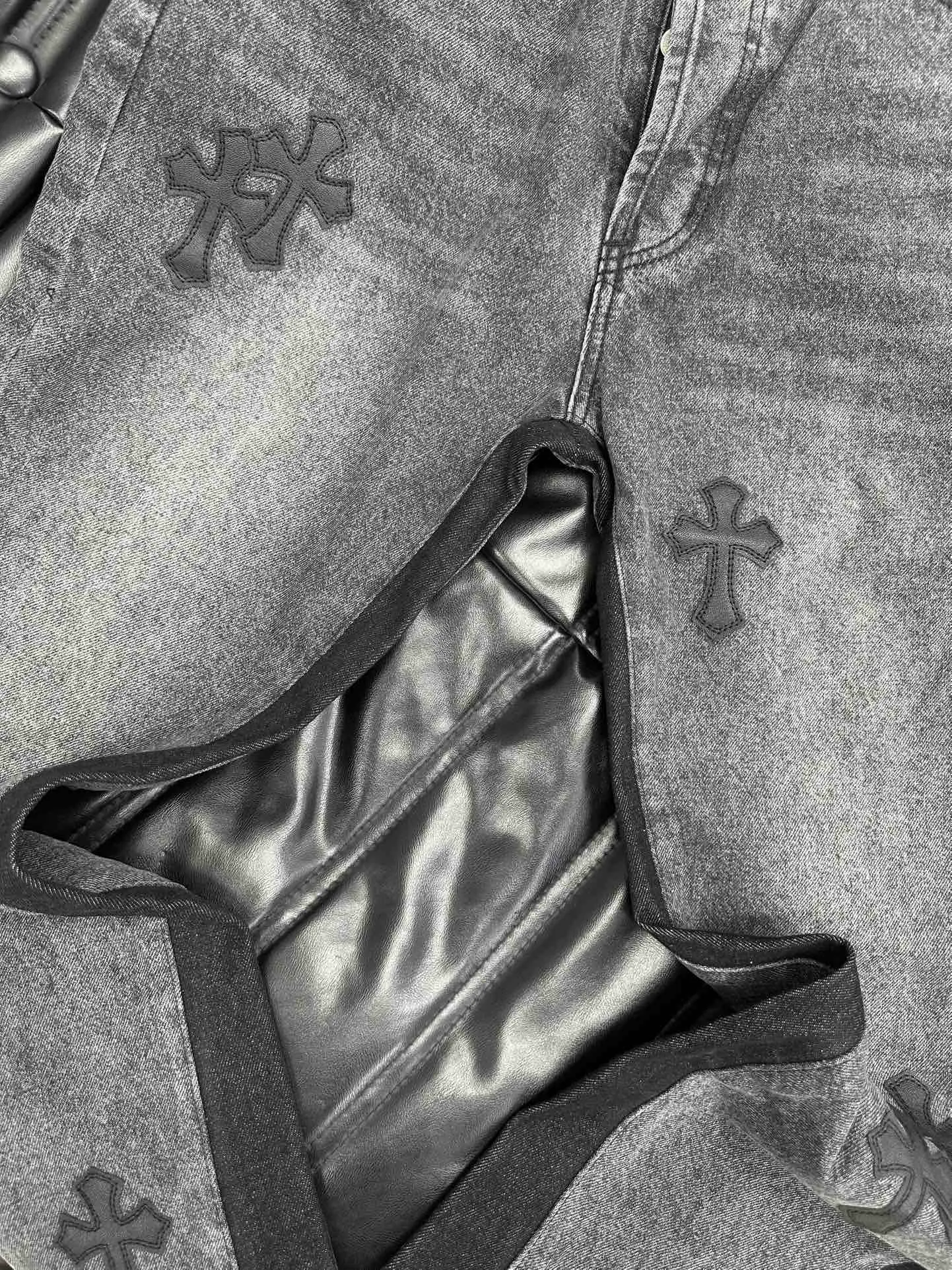 #8102 P260💰 Independent GALLERY DEPT. Vintage splicing black and gray snowflake pattern cross loose washed flared jeans - truly restore the ultimate texture of Vintage - original hardware accessories washed and other elevators, QR code analysis are all purchased from the original factory, high degree of restoration, welcome to compare with a certain product~ - three-dimensional version loose and comfortable, not picky about the figure, tall and slim, factory Seiko, original factory quality control, same style for men and women, can be matched with couples, versatile recommendation Essential jeans for all seasons - sizes: 28 30 32 34 36